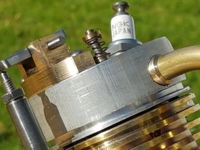 Model twin-cylinder engine: made using aluminium products