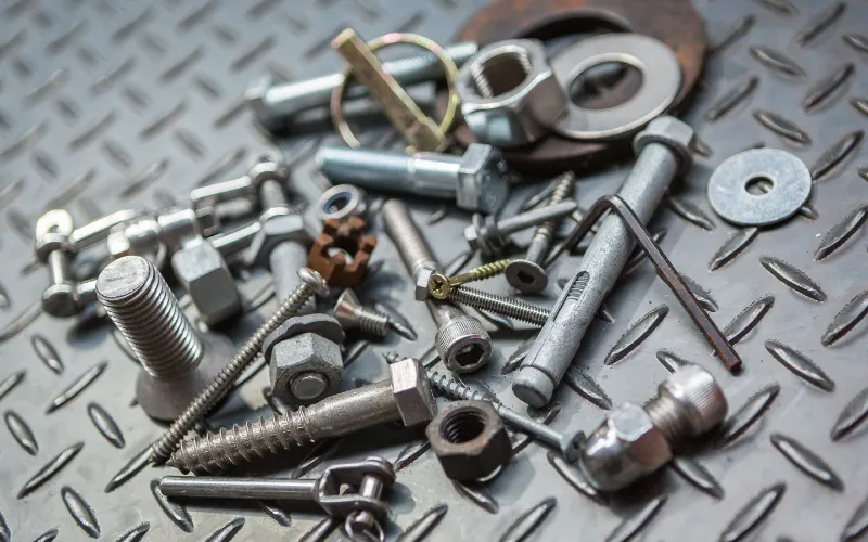 ES - From Bolts to Batten Screws Batten screw